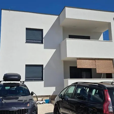 With Parking Space Loborika, Pula - 24868 Apartman