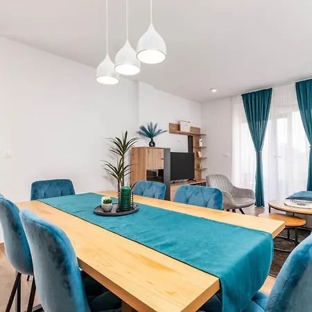 With Parking Space Loborika, Pula - 24868 Apartman *