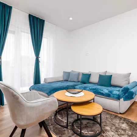 Apartman With Parking Space Loborika, Pula - 24868 *