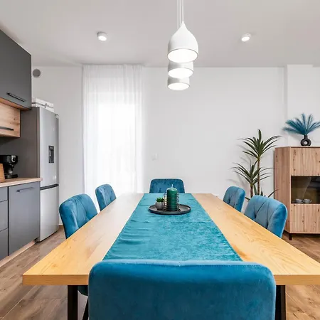 Διαμέρισμα With Parking Space Loborika, Pula - 24868 *